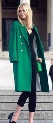 不同颜色的大衣穿法,灰色呢子大衣里面穿什么颜色好看