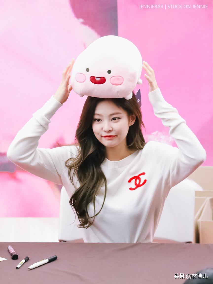 沈梦辰和吴昕撞衫,沈梦辰穿搭最新香奈儿