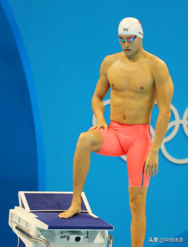 自由泳换气怎么让身体重心前移,游自由泳换气的方法和技巧