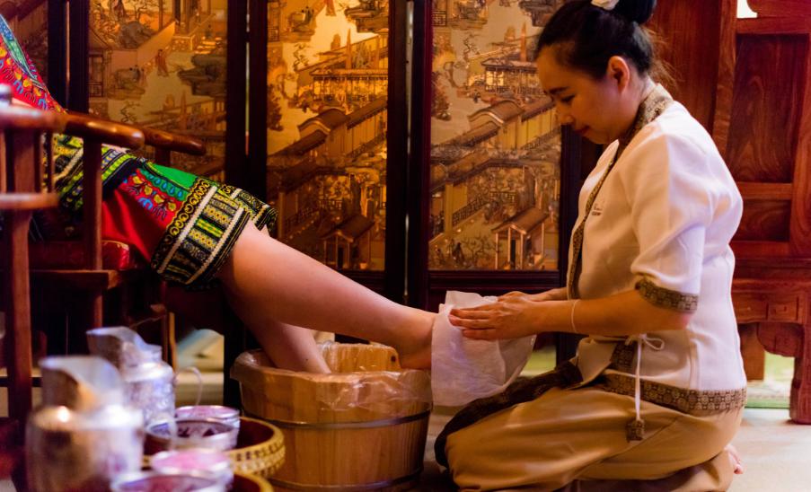 泰国如何给小费合理,在泰国教你如何在酒吧给小费