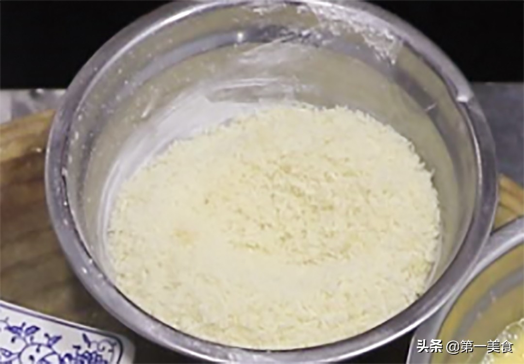 香蕉别再撕着吃了,香蕉别总扒皮直接吃