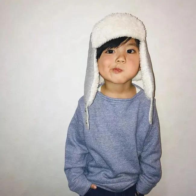 女版GD潮过陈冠希女儿?月入十万萌娃靠穿搭火爆ins