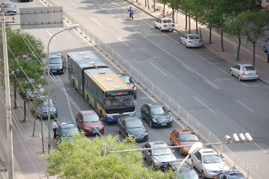 我一下记录了10年北蜂窝路的京华前置大铰接时代