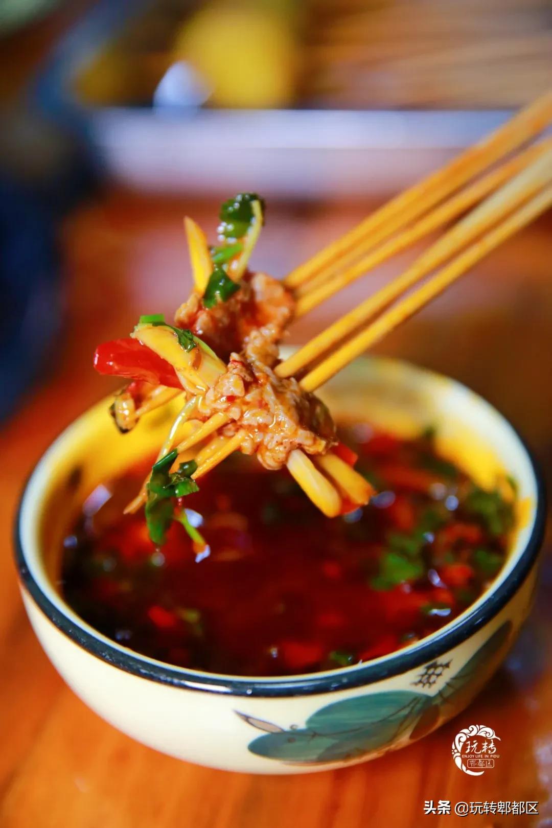 郫都西门新开砂锅串串，来“老屋头”，涮人情味儿