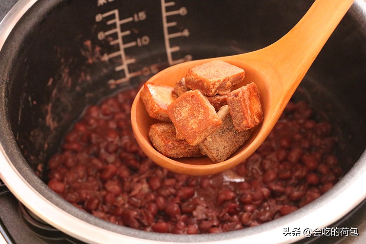 煮红豆沙什么时候放糖,煮红豆沙怎么才不会变色