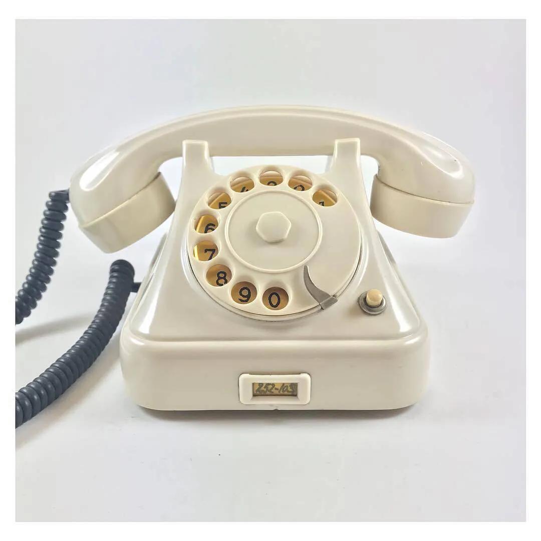 五六十年代电话机,1960年老式电话机