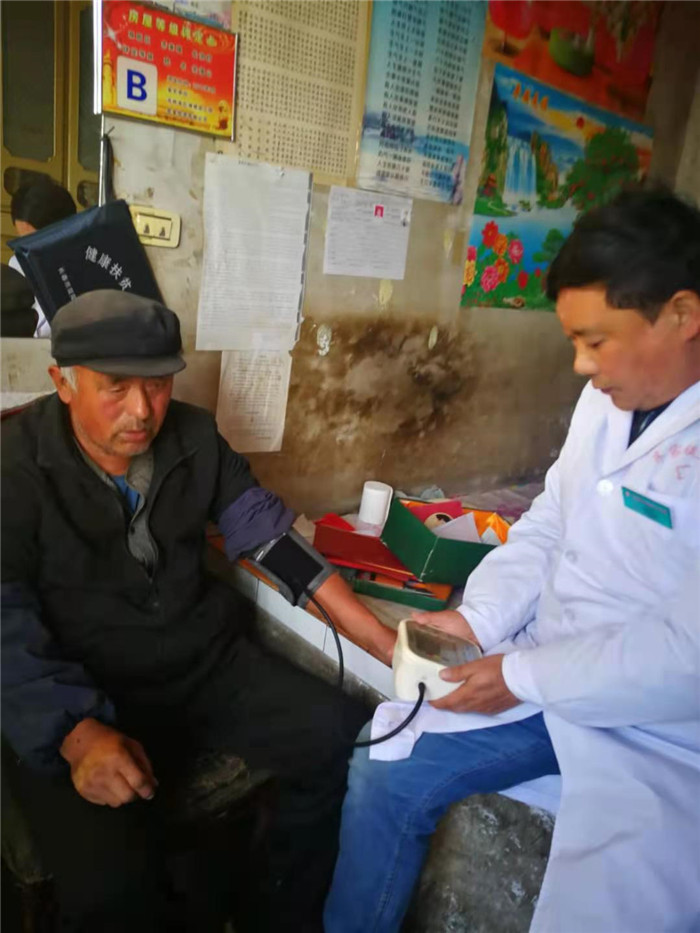 王嘉琪家庭：面对疫情一家三口勇敢“逆行”