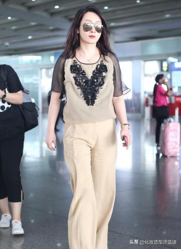 秦海璐白衬衫怎么搭,秦海璐穿西装走混搭风美又飒