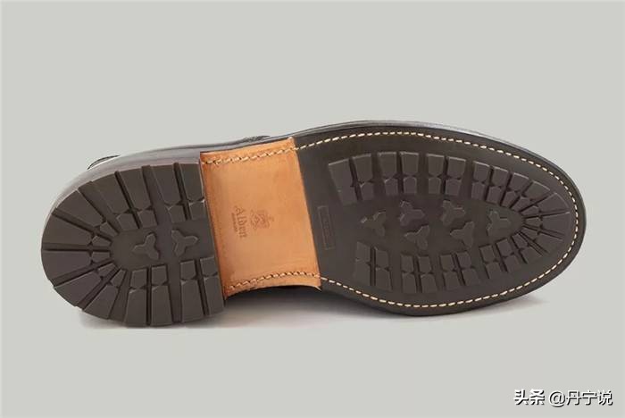 最适合工装靴的裤子,牛仔裤工装靴搭配图片