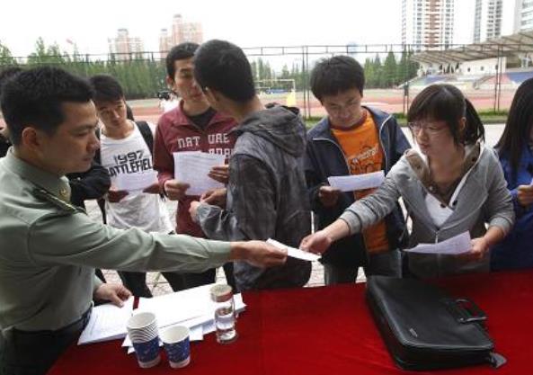 毕业生找到工作后档案应该放哪里,大学毕业后档案一直放在家两年多