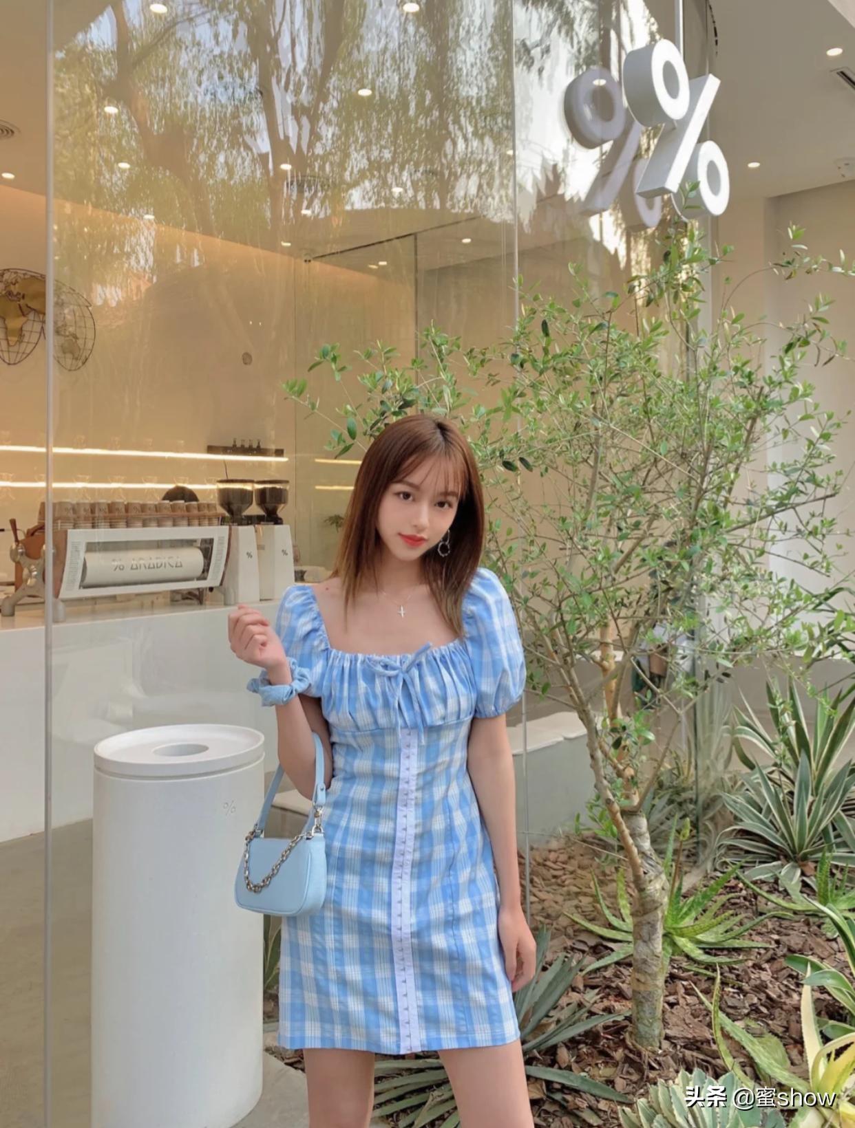 特别显身材的连衣裙叫什么名字,中袖藏蓝色连衣裙气质高级感