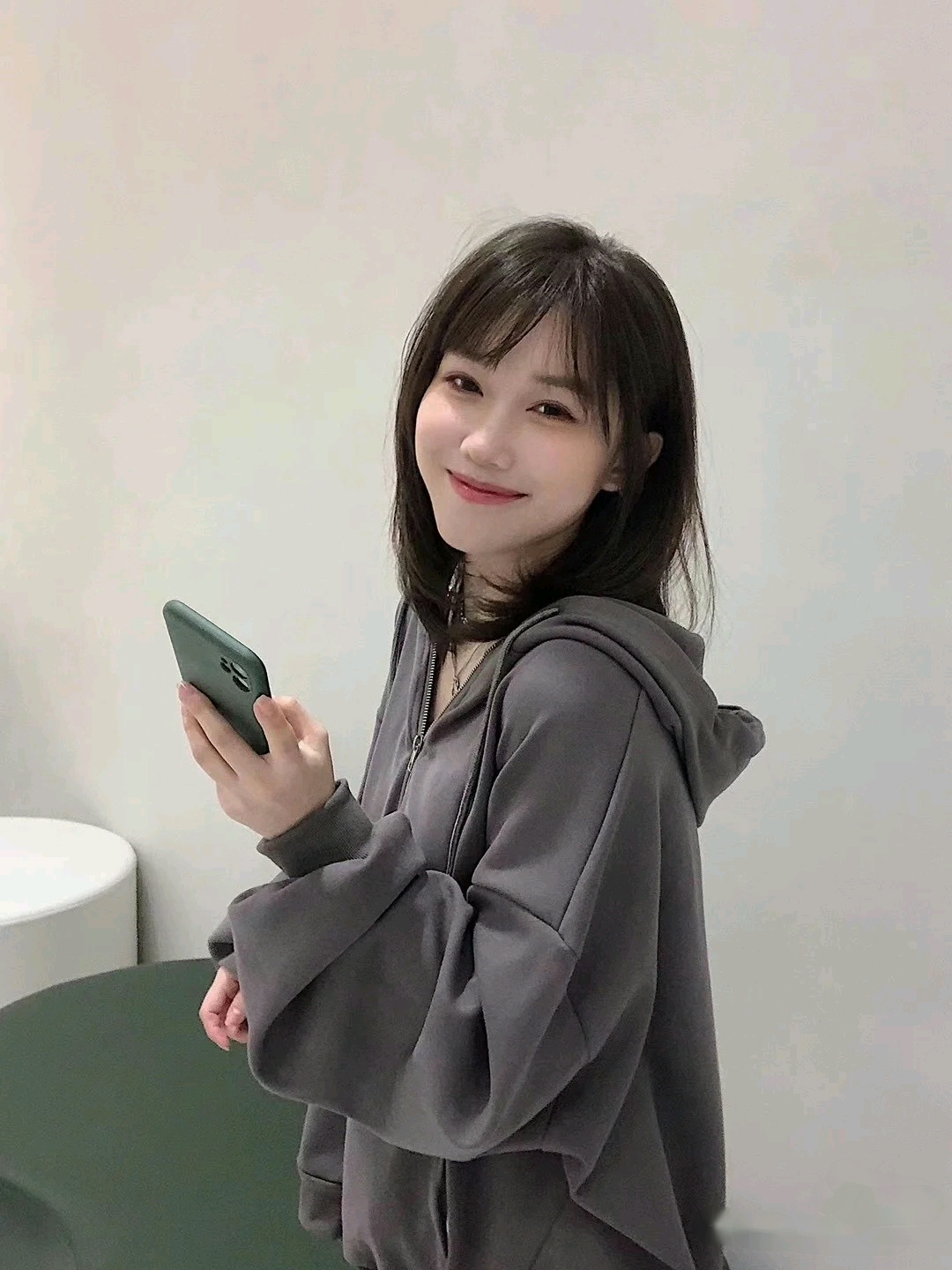 大脸方脸适合什么发型减龄洋气,大方脸适合什么发型减龄洋气长发