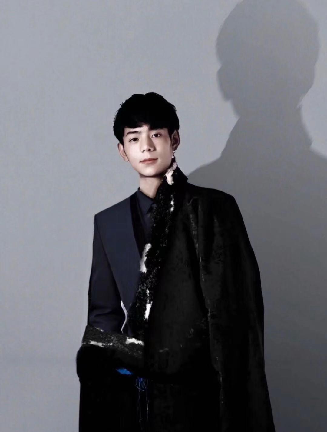 *藏西**服饰之美,独具魅力