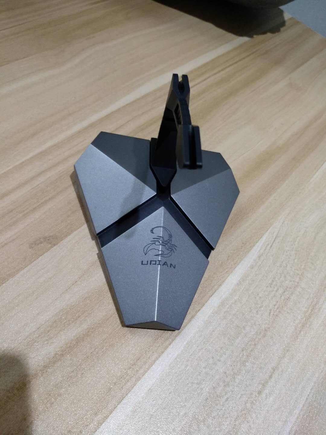 这是一款能让你用手机获得端游体验的神奇“王座”