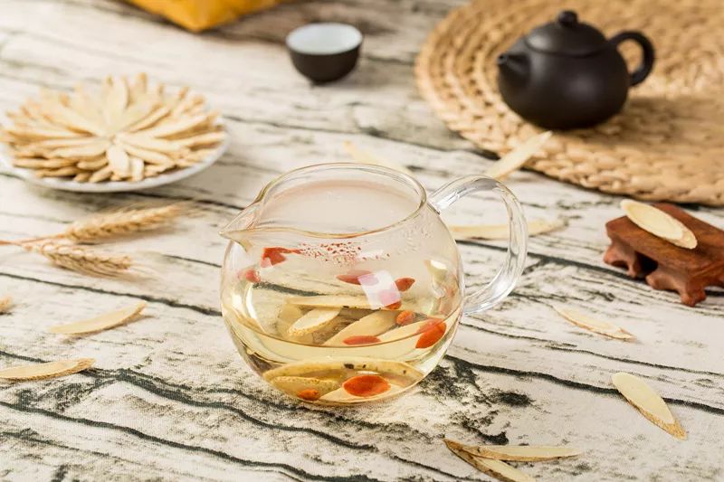 黄芪枸杞泡水养生吗,黄芪四季搭配正确方法
