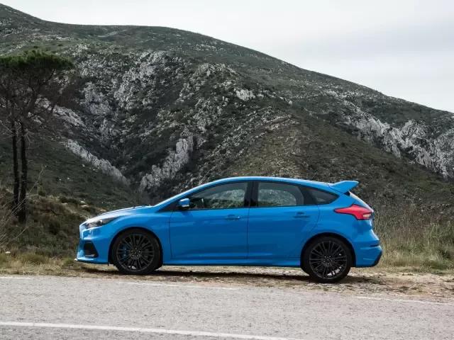 福特福克斯两厢rs落地,福特福克斯rs拉力赛车