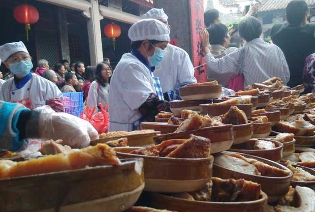 广东特色美食白切鸡,广东菜桌上真的少不了白切鸡吗