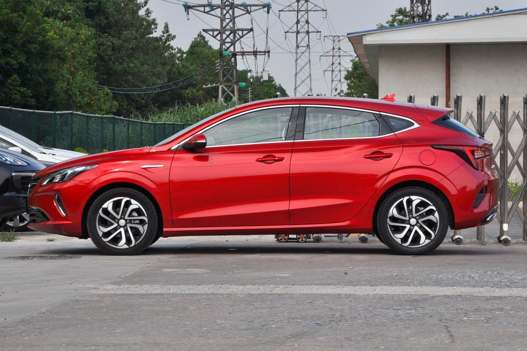 国产最美两厢车长安逸动xt,长安汽车第二代逸动xt