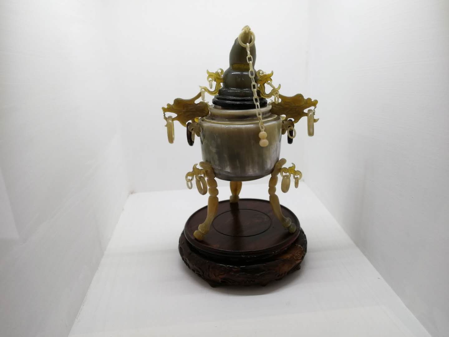 你见过内蒙古牛角雕吗？纯手工雕制，蒙古族生活栩栩如生