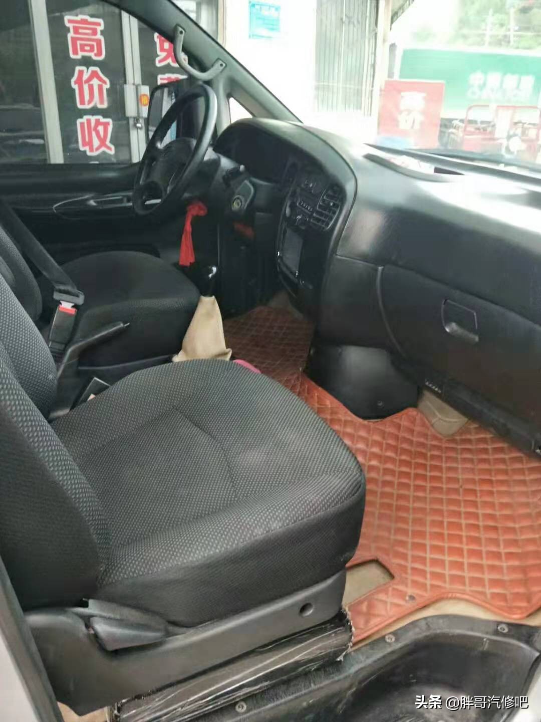 6年车龄的大型七座MPV价格冰点，比五菱大气多了就是费油