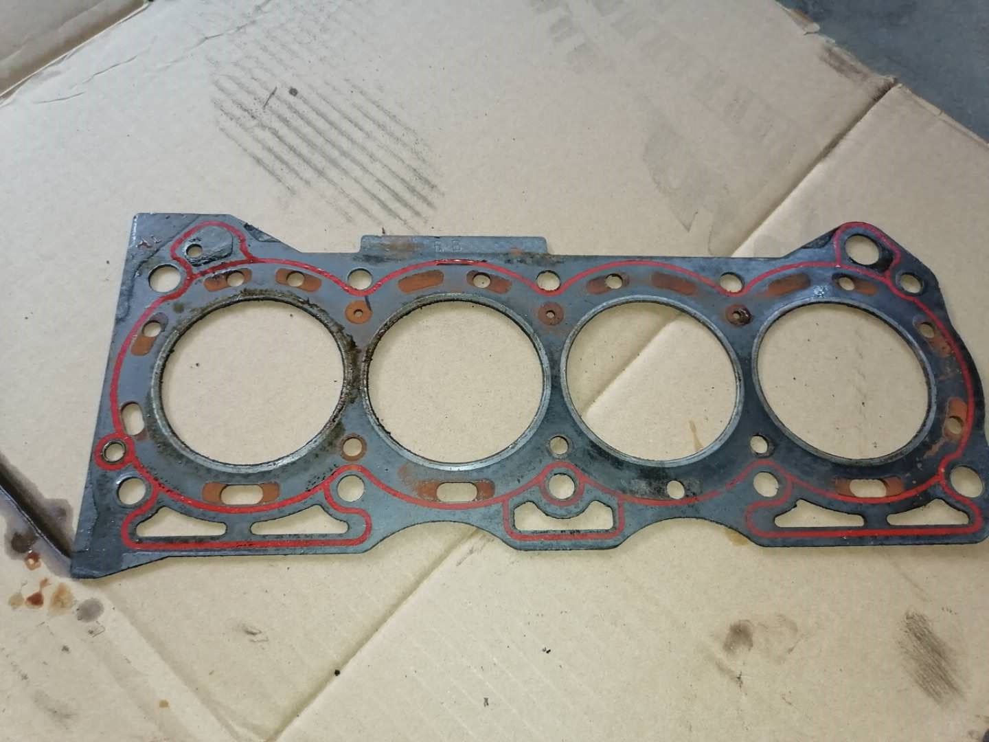 凸轮轴瓦盖不上油,凸轮轴瓦盖上紧转不动