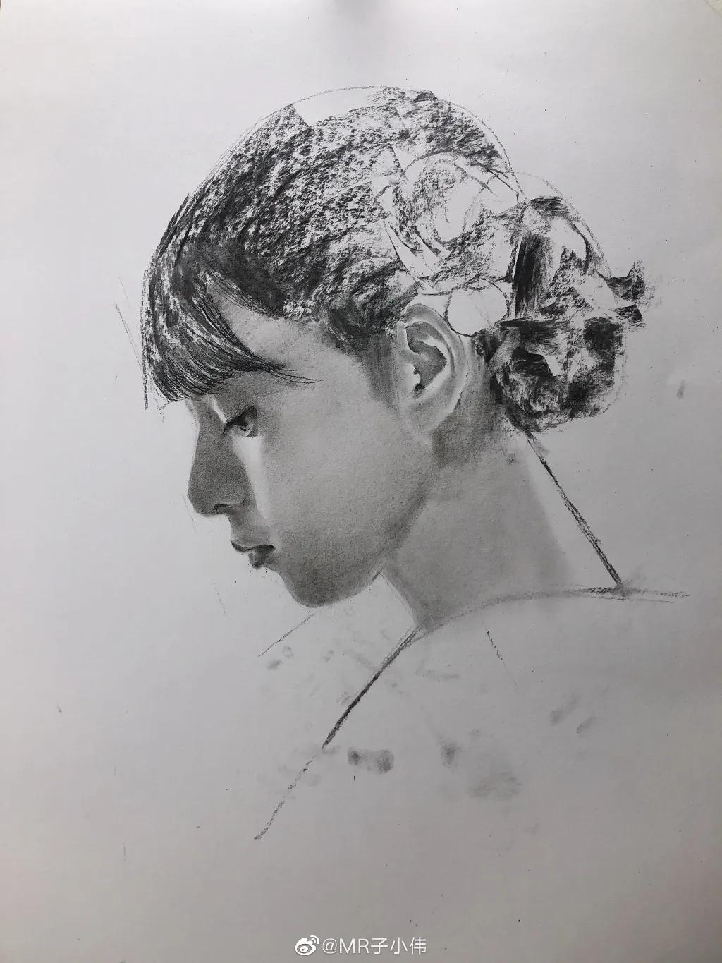 厉害了！他用一支铅笔把明星画了多个，如肖战、蔡徐坤、迪丽热巴