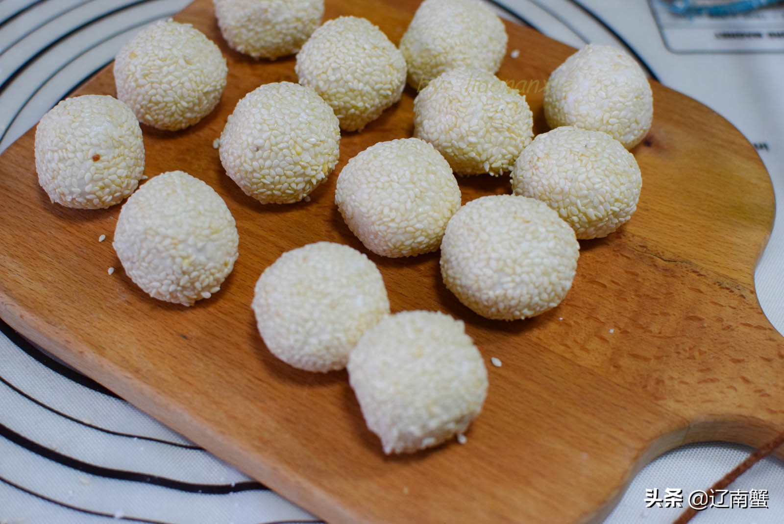 过年炸麻团，注意这3点，表皮不开裂出锅不变软，焦焦脆脆特好吃