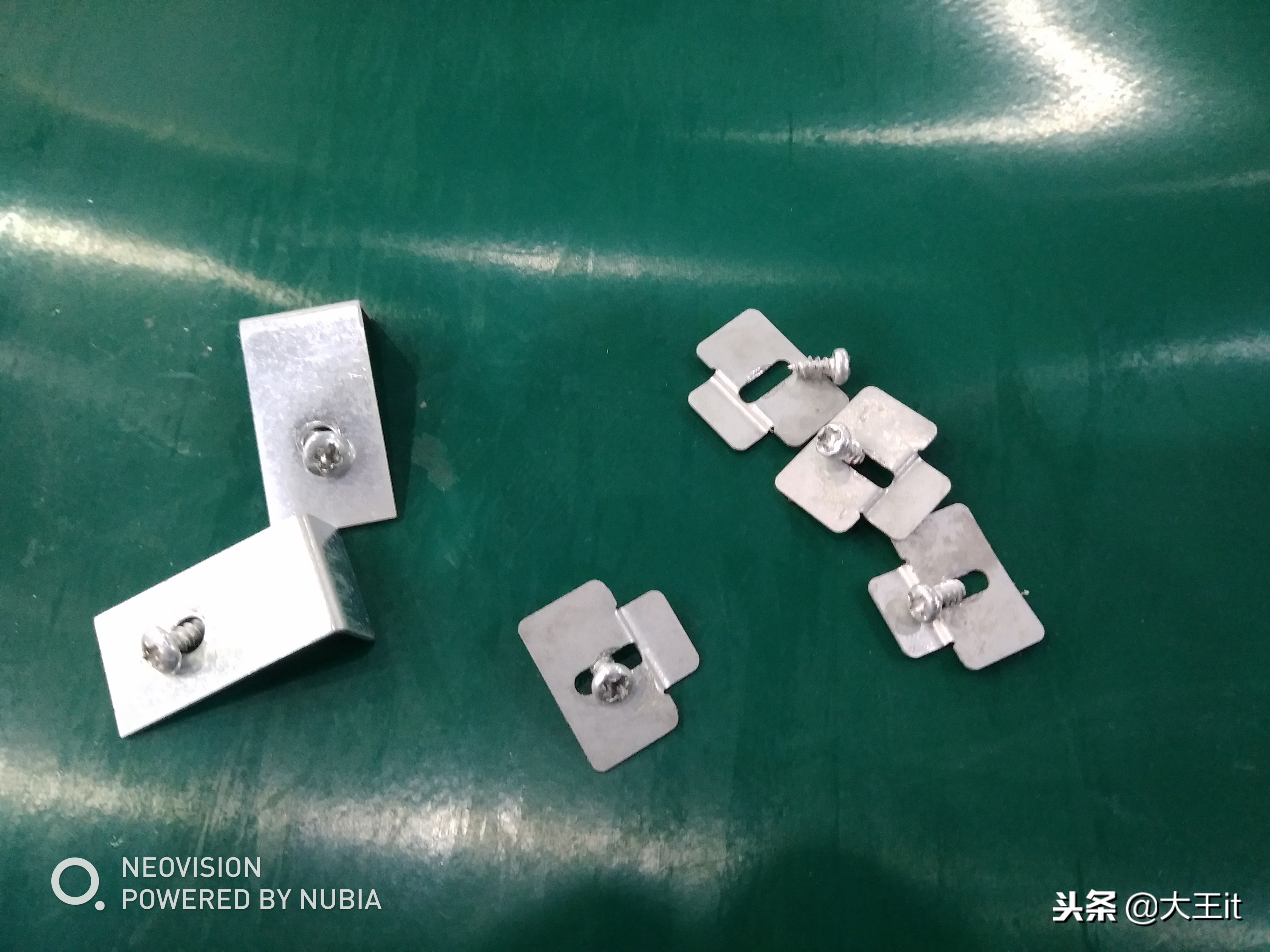 网上899买的苹果电脑被骗，鲁大师跑居然9W多分，全是山寨配件