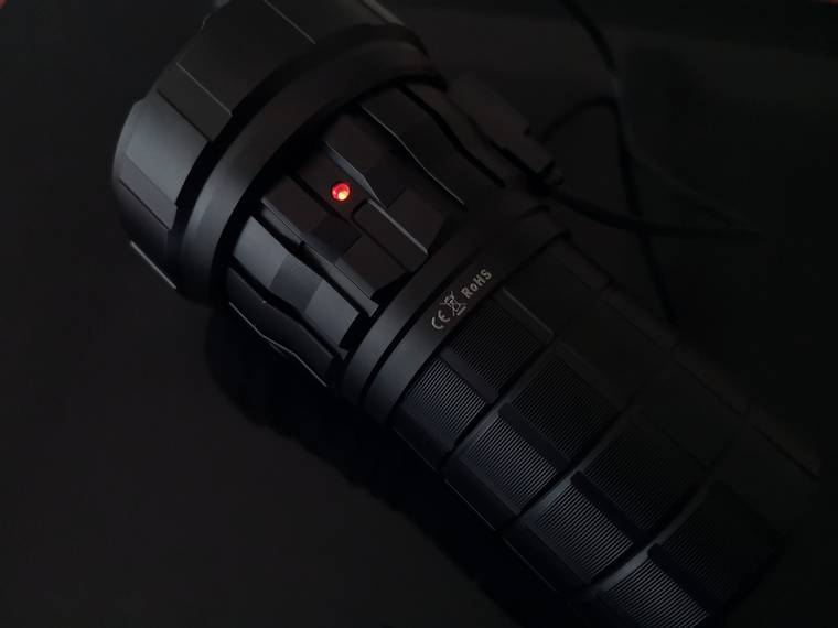 自从拍完这个手电之后,公园里人少了好多