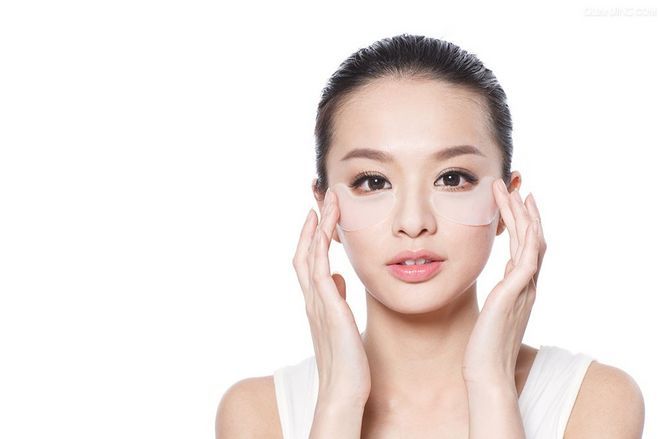 眼膜的正确使用方法,眼膜的正确使用方法去黑眼圈