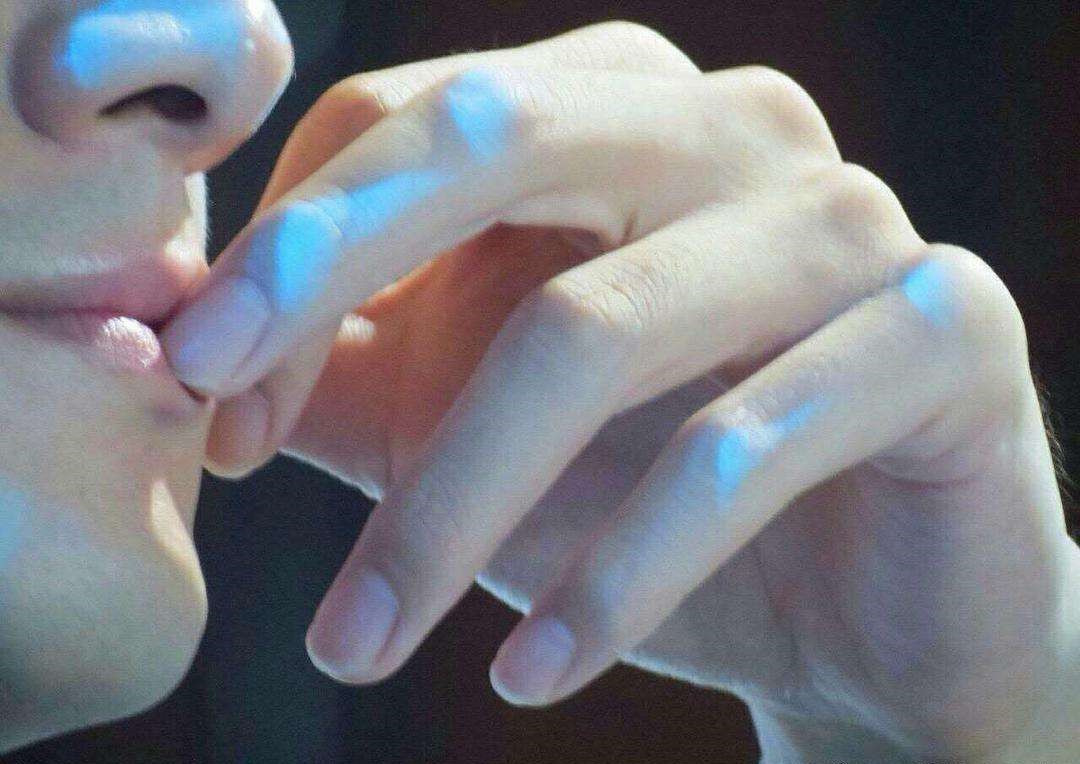 王凯手被投保3600万？林更新堵车时不忘涂手霜，我承认自己不精致