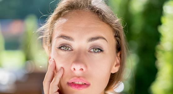 皮肤去角质层用什么方法,没有去角质产品怎么给皮肤去角质