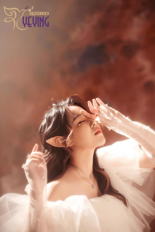 听见好音乐，带你了解歌手叶莺，她是一位可甜可A的Live型小姐姐