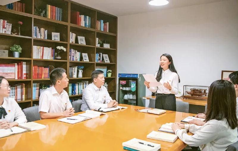 政法机关持续加强政治建设,政法机关加强政治理论学习