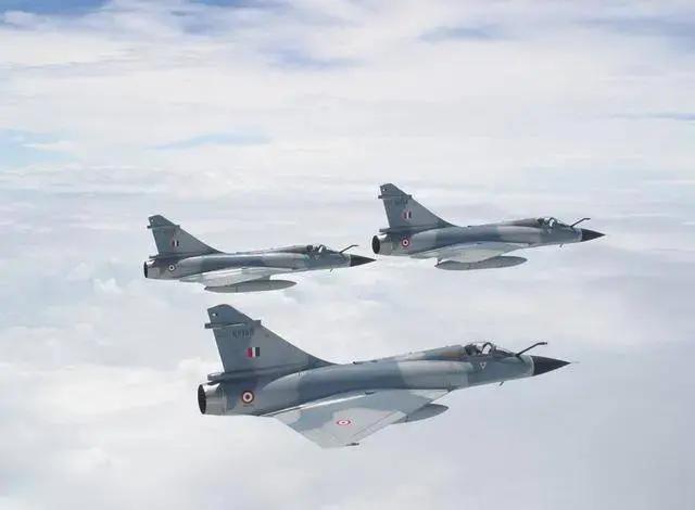 *藏西**上空的狐蝠梦魇