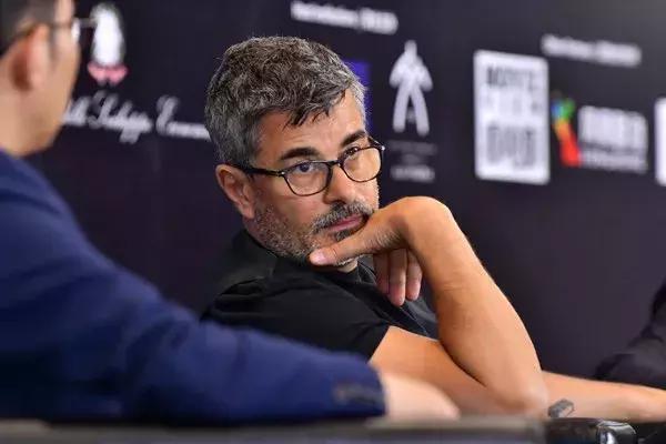 意大利导演保罗杰诺威赛,聚焦演讲视频