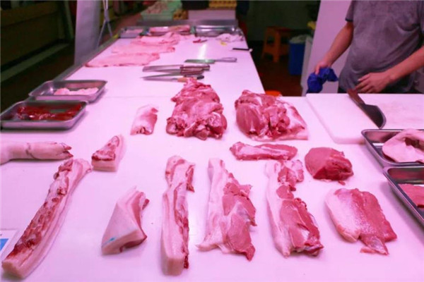 吃猪肉总感觉有臭味别人吃不出来,吃猪肉总是觉得猪肉是臭的
