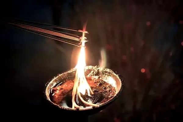 七月十五道教中元节佛教盂兰盆节,七月半中元节也叫鬼节