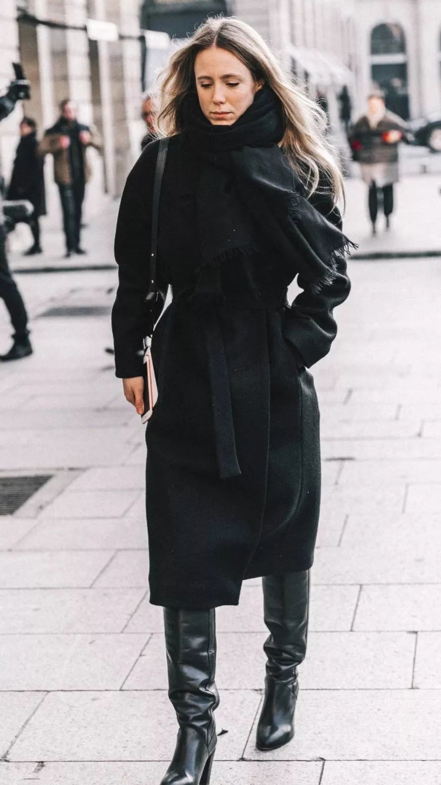 时尚轻奢感明星系列羊羔绒围巾,最潮的围巾的15种戴法超级实用