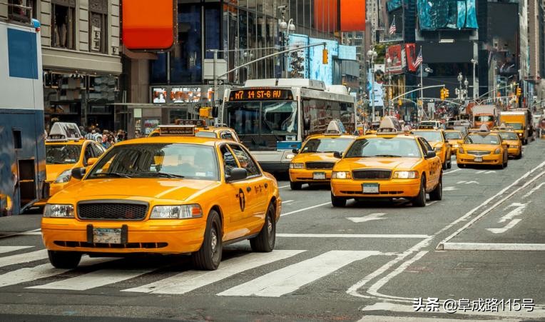 连纽约的出租车都选它！舒适、耐用，更能装的日产NV200终于到手了，让我们看看它到底有多实用