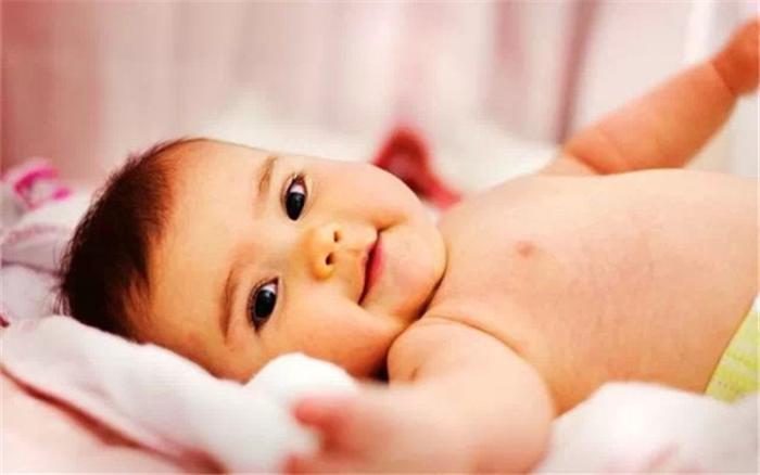 1岁男童“命根子”被扯掉一半，医生的话让家长后悔不已