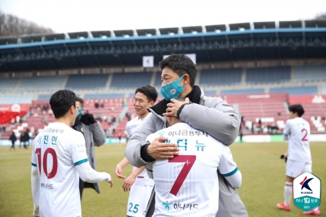 k2瓒崇悆鑱旇禌瀹屾暣瑙嗛,k2vs涓夎彵