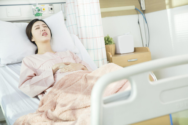 女生身体出现这3种现象，小心是宫颈癌