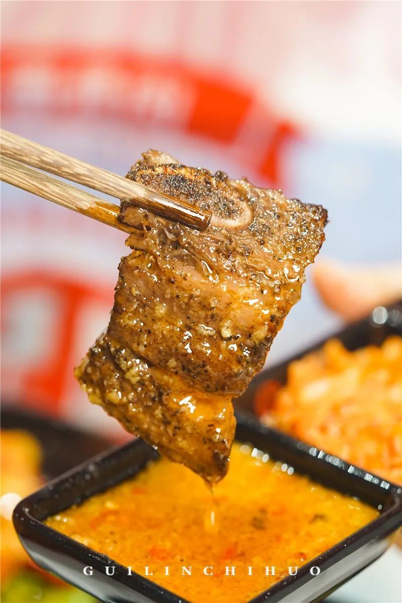 被安利了3年的长沙网红烤肉店，这回在桂林终于吃上了