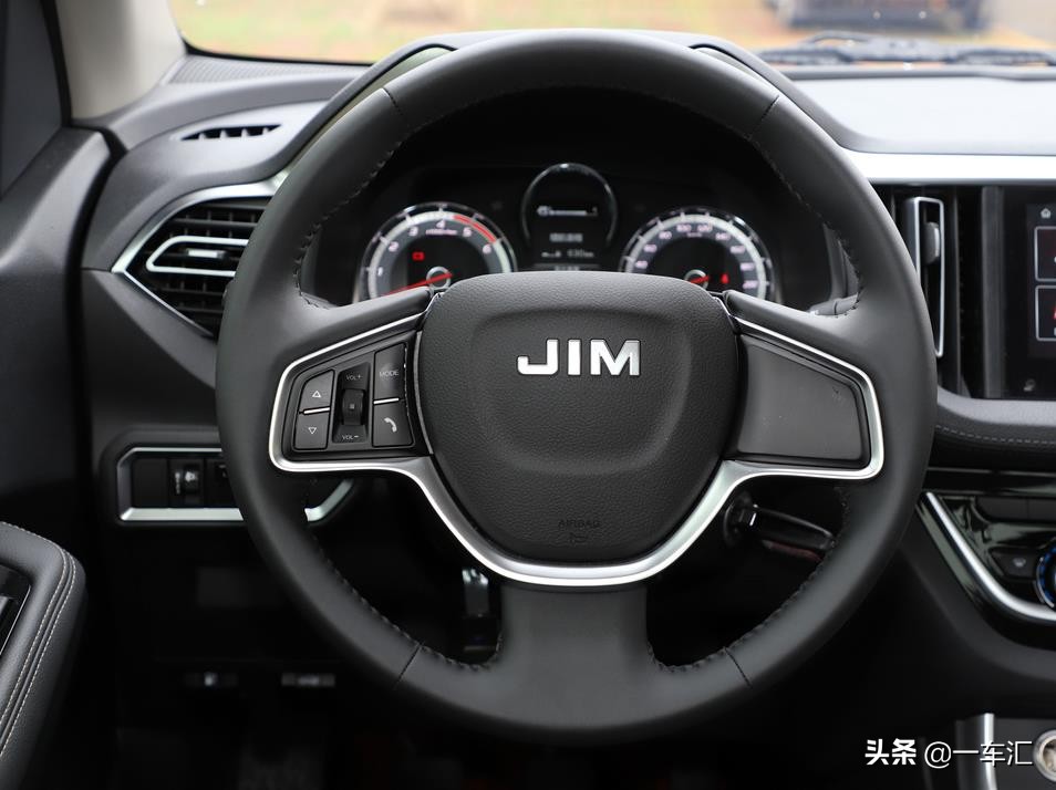 2.5T柴油发动机+分时四驱，五十铃新款瑞迈S，“小货车”变精致了