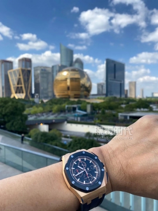 网友晒自己微信好友数量,网友晒1300手表