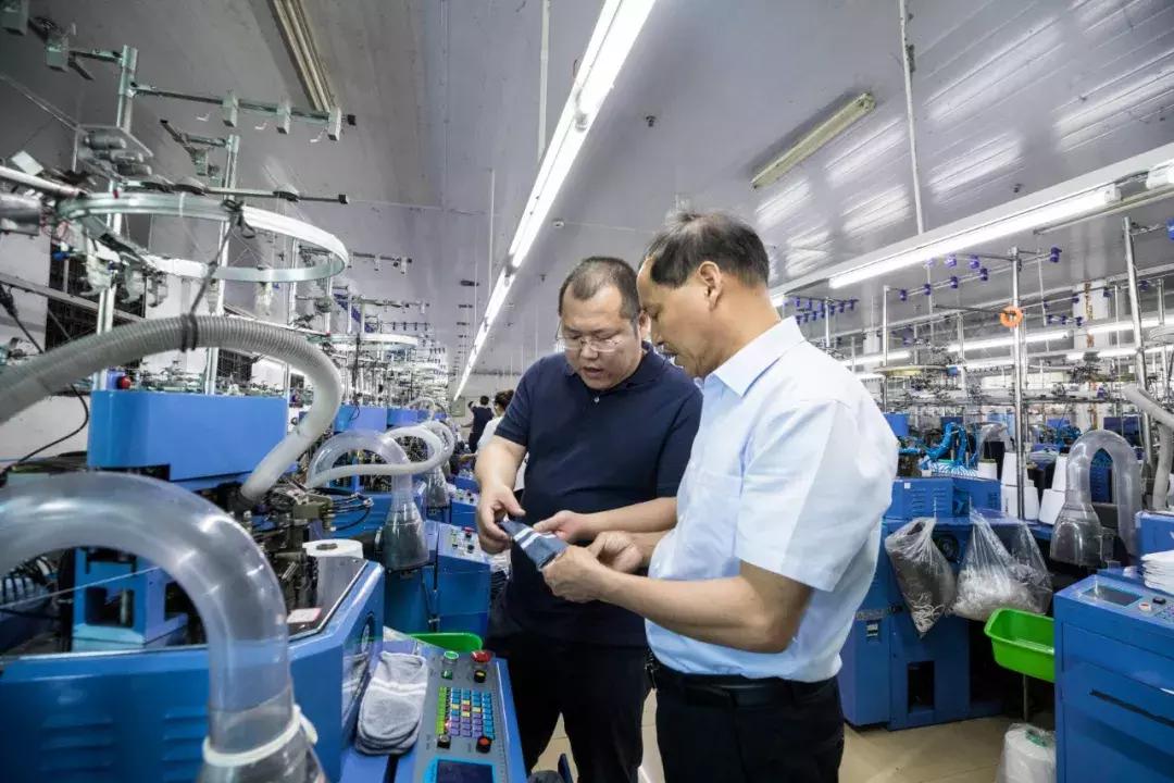 靠一分钱利润拿下全球三分之一市场份额:这是一双被低估的袜子