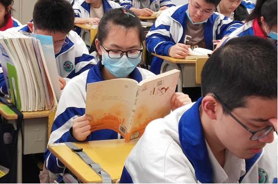 芳菲四月天书香满校园,芳菲四月天书香满校园黑板报