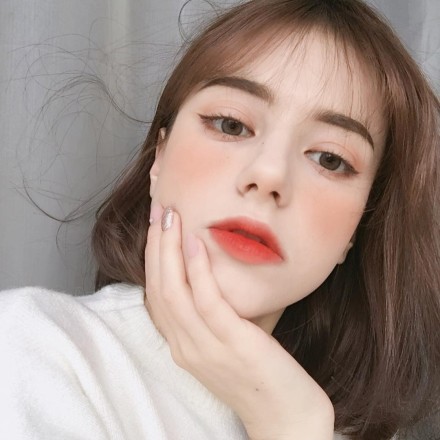 17岁俄罗斯妹子走红，韩妆化得出神入化，被封为“人间水蜜桃”！