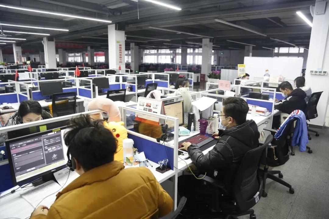 「我爱你，纳杰」“您的满意，我的追求！”